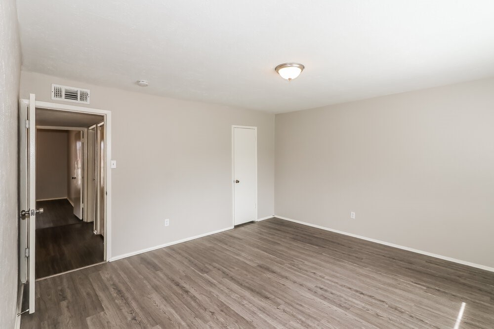 5011 Ridge Manor Drive Houston, TX 77053 - Photo 9 of 16