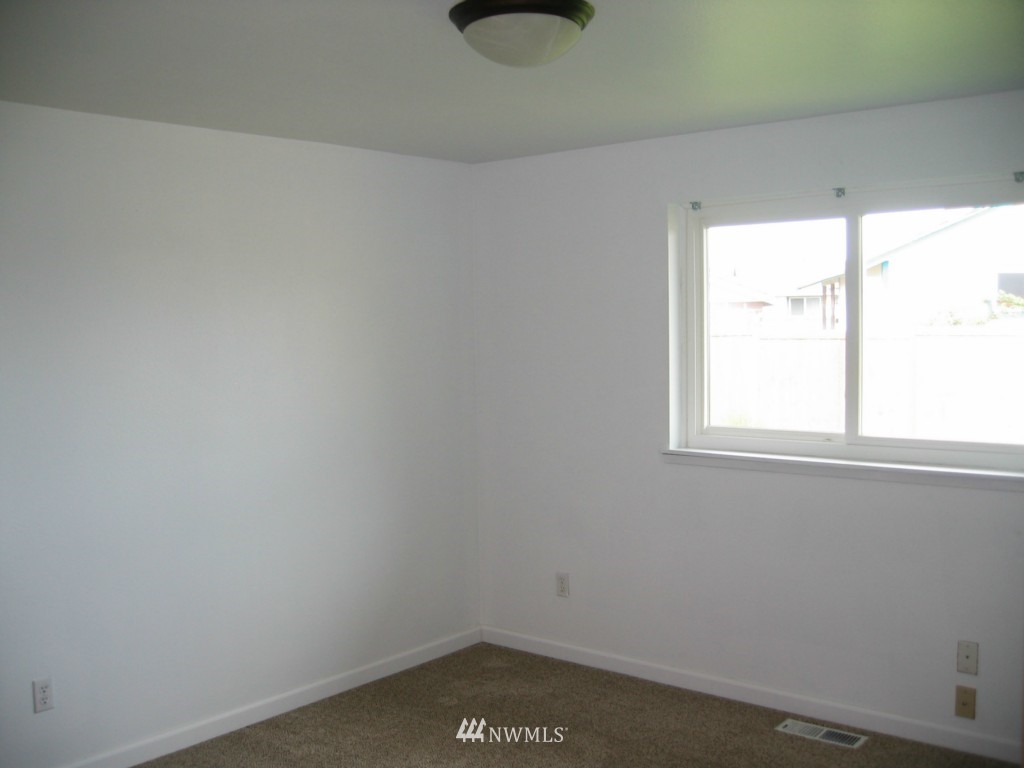 18003 Charlotte Place Southwest Rochester, WA 98579 - Photo 8 of 15