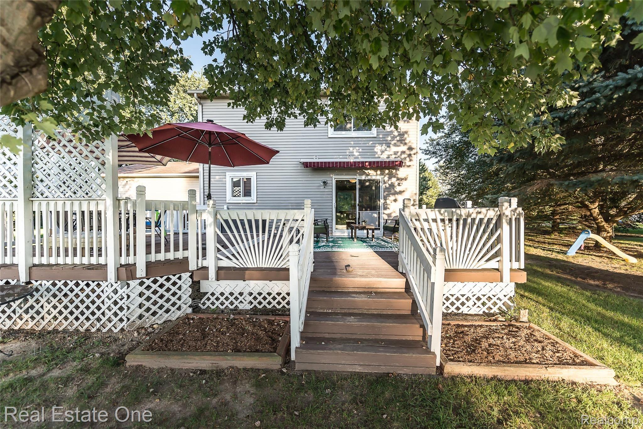 9134 Kestrel Ridge Road Brighton, MI 48116 - Photo 20 of 30 Large Back Deck