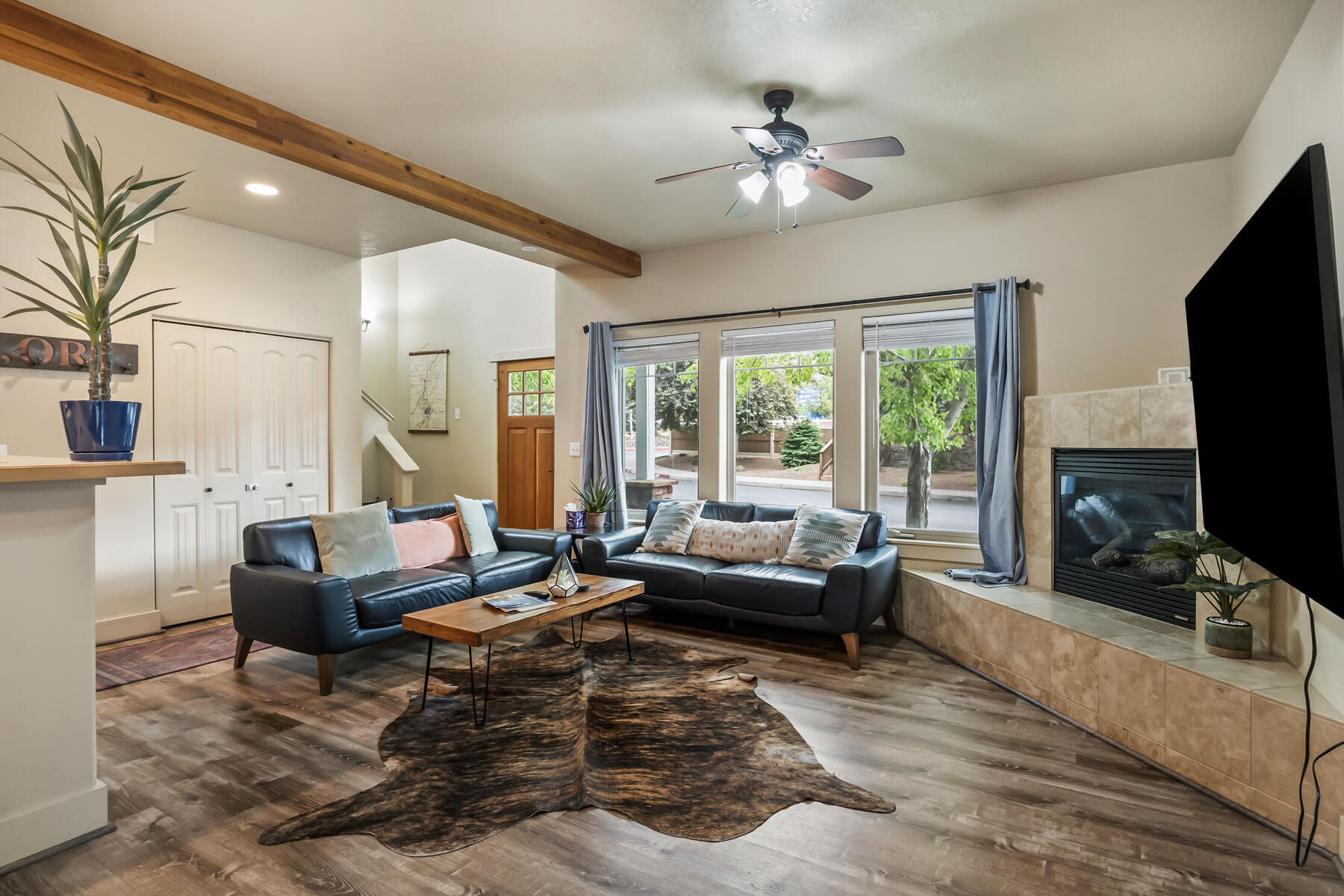 20184 Merriewood Lane Bend, OR 97702 - Photo 8 of 37