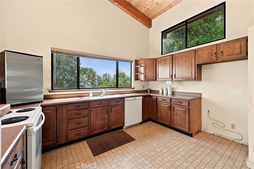 13420 Point Lakeview Road Lower Lake, CA 95457 - Photo 17 of 65