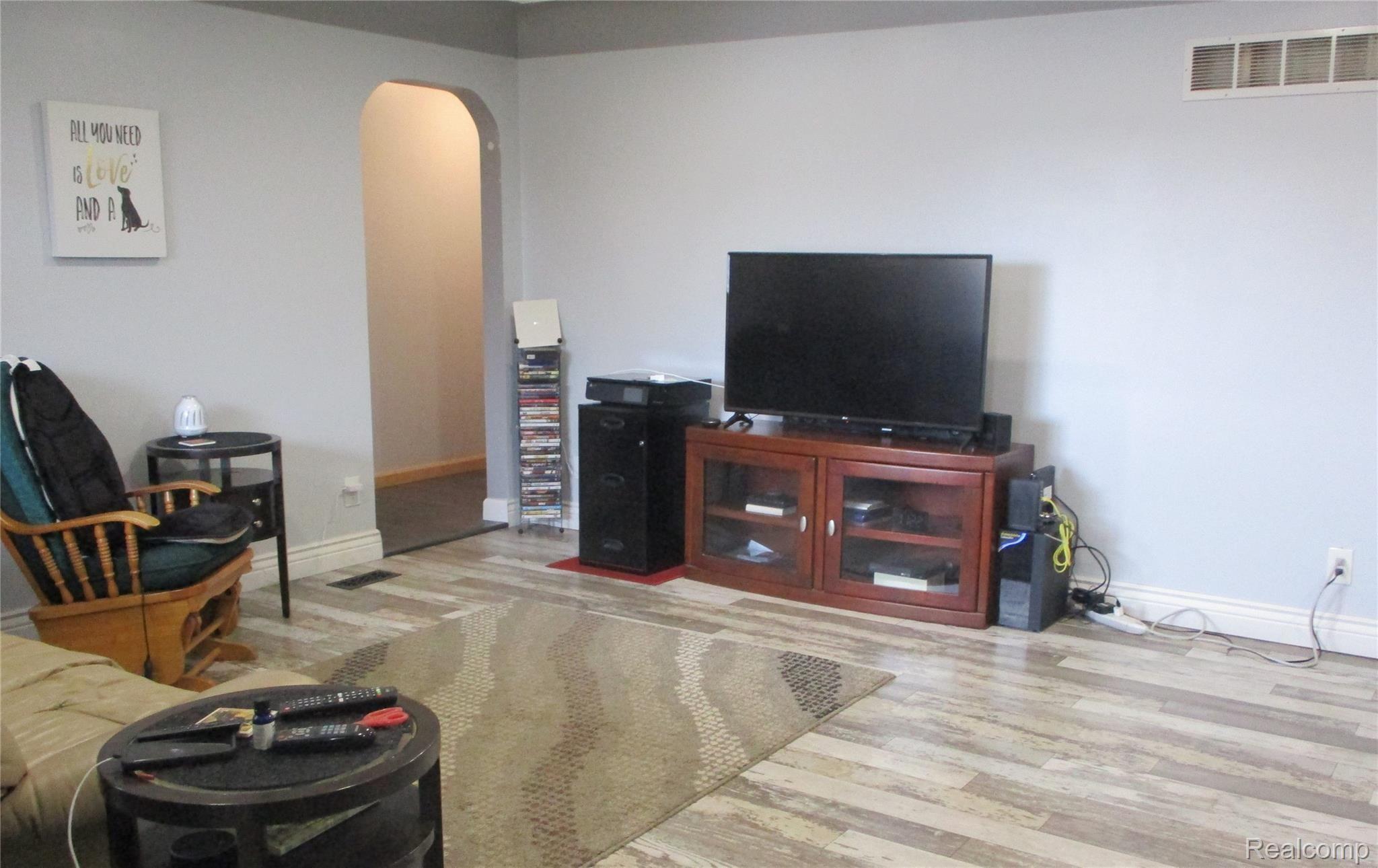 12885 Grafton Road Carleton, MI 48117 - Photo 3 of 22 IMG_3002 (2).JPG