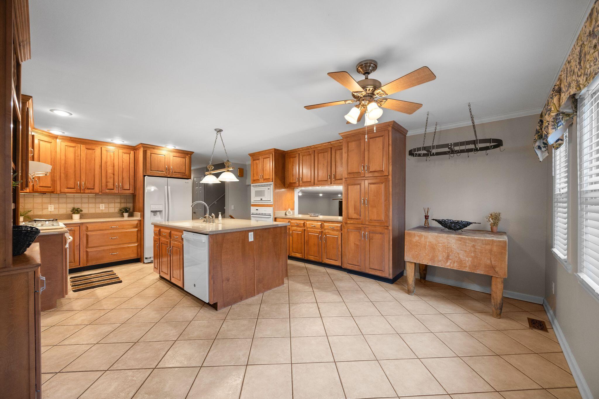 5609 Cold Springs Road Hixson, TN 37343 - Photo 7 of 42 .