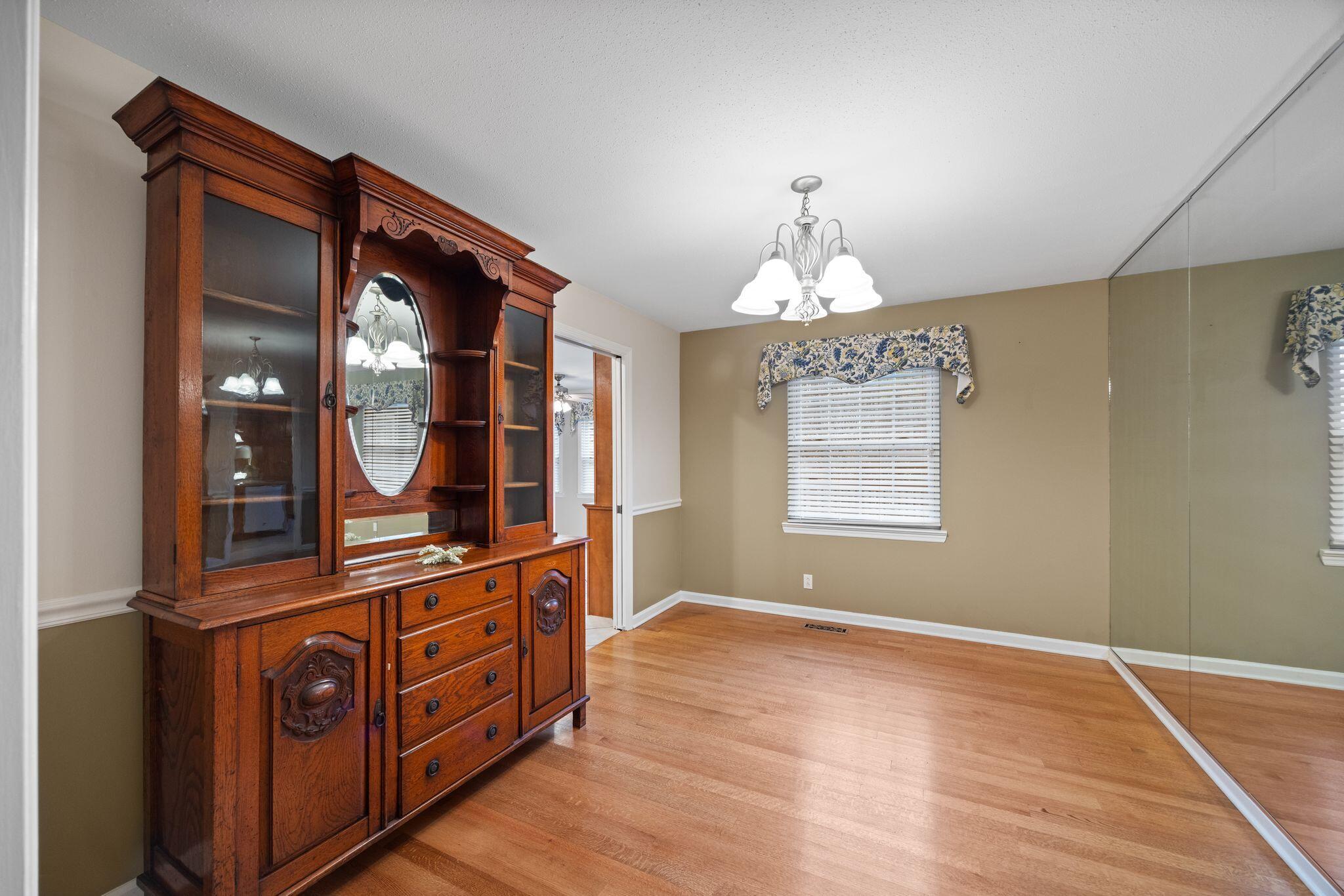 5609 Cold Springs Road Hixson, TN 37343 - Photo 8 of 42 Dining Room