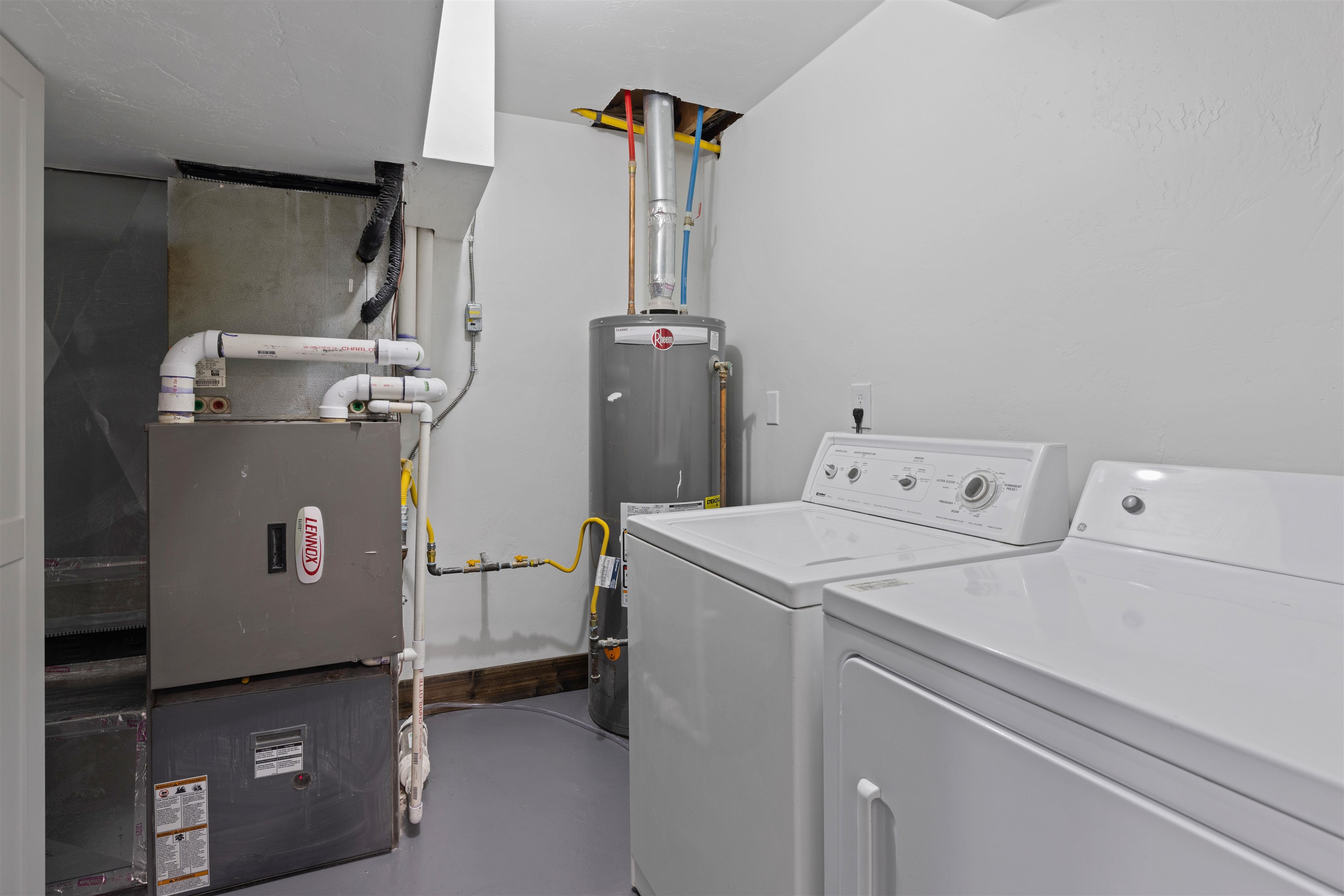 547 East 12th Street Rifle, CO 81650 - Photo 23 of 26 a utility room with dryer and washer