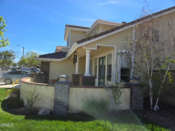 $950,000 | 29047 Ironwood Lane, Saugus, CA 91390