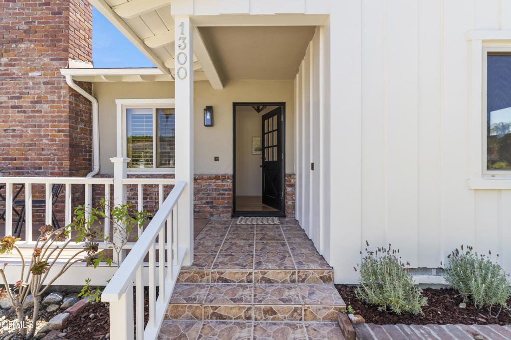 1300 Solita Road Pasadena, CA 91103 - Photo 9 of 58 DSC08254