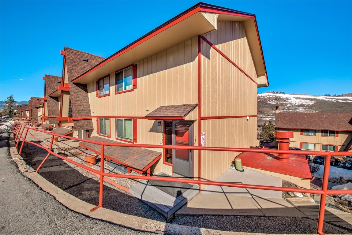 150 Evergreen Road, Unit 106 Dillon, CO 80435 - Photo 16 of 19 a backyard of a house with table and chairs