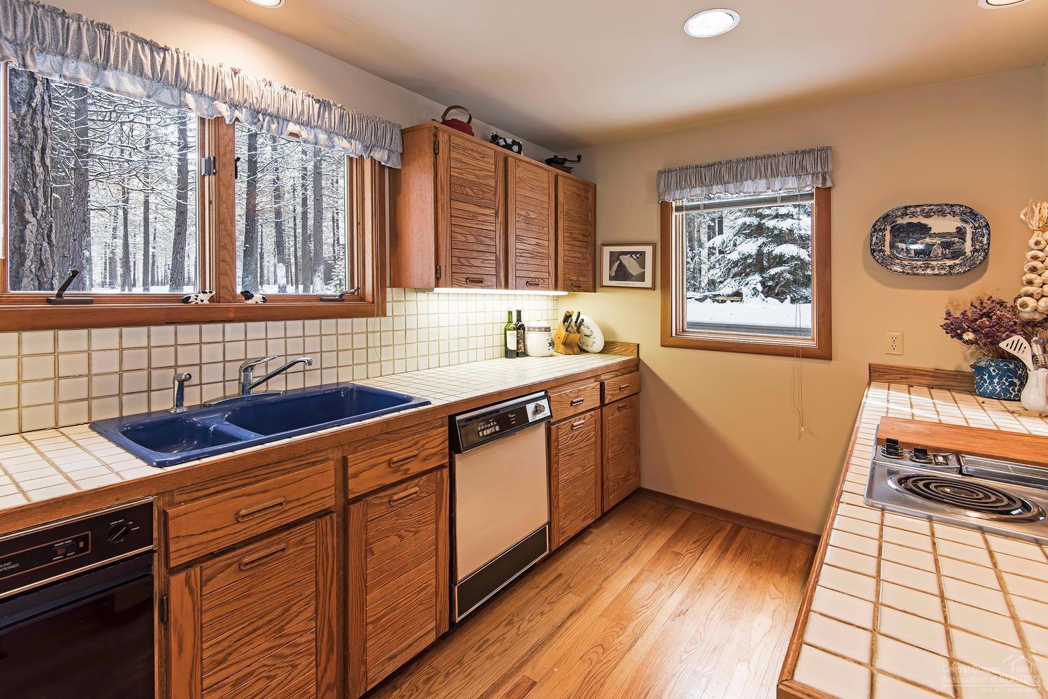 70320 Arvensis Black Butte Ranch, OR 97759 - Photo 5 of 22 Gallery Image 5