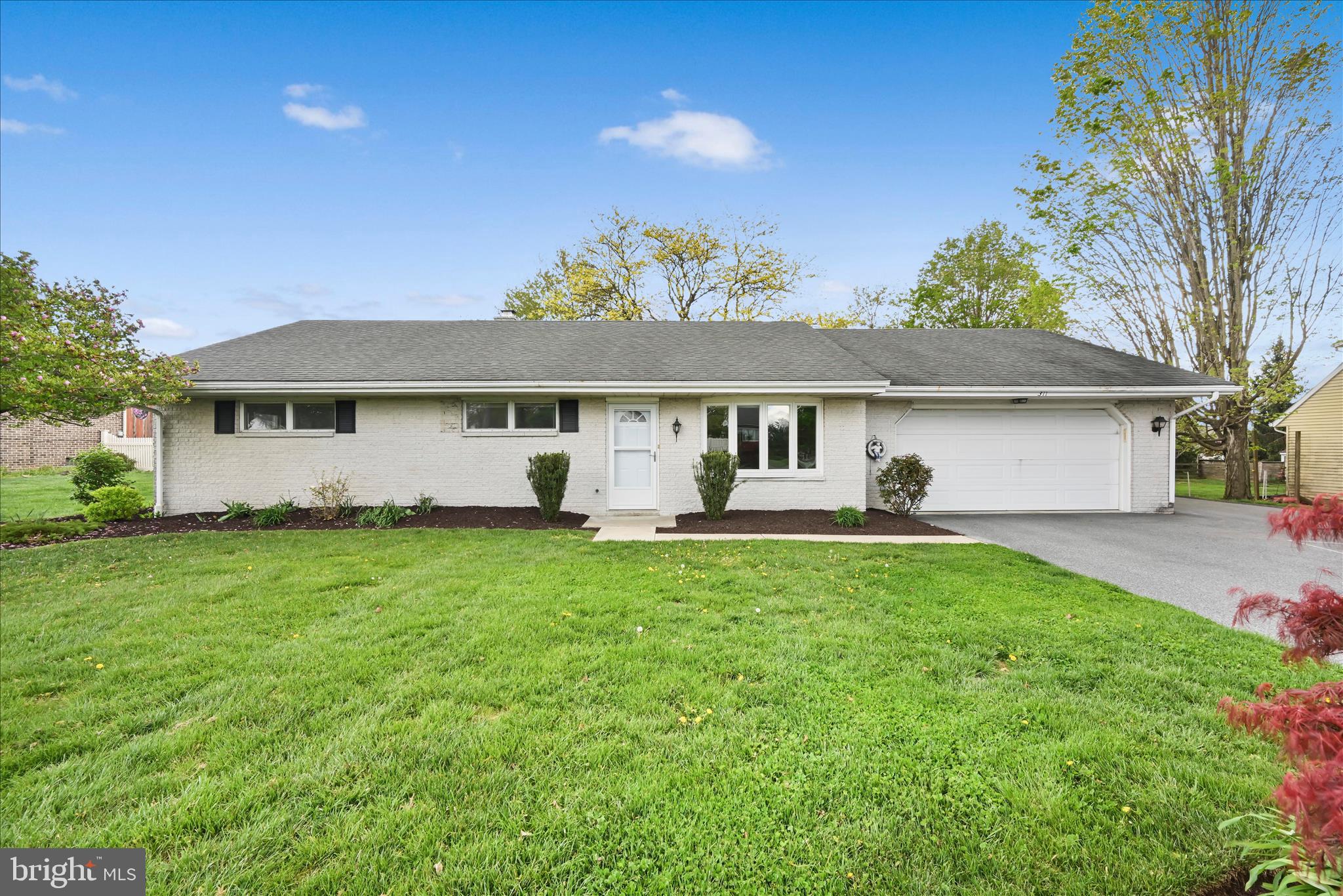 311 North Penryn Road Manheim, PA 17545 - Photo 8 of 36 Exterior Front