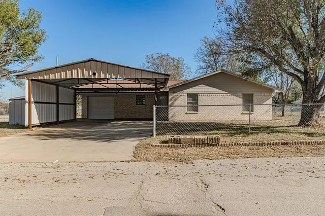 $1,700 | 1201 Southeast 11th Avenue, Mineral Wells, TX 76067