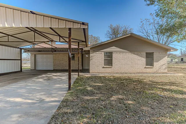$1,700 | 1201 Southeast 11th Avenue, Mineral Wells, TX 76067