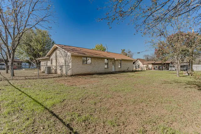 $1,700 | 1201 Southeast 11th Avenue, Mineral Wells, TX 76067