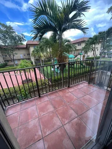 $240,000 | Courtyards at Kendall Condominium, Miami, FL 33173