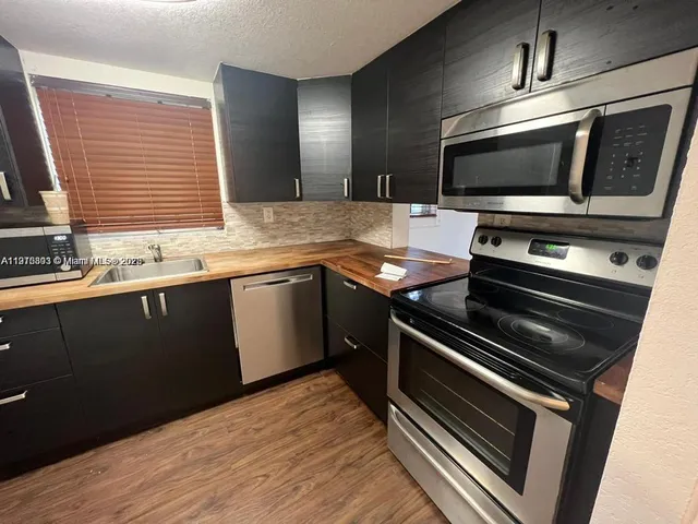 $240,000 | Courtyards at Kendall Condominium, Miami, FL 33173