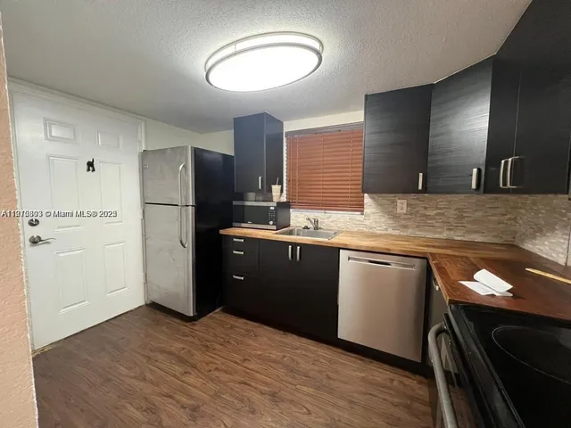 $240,000 | Courtyards at Kendall Condominium, Miami, FL 33173