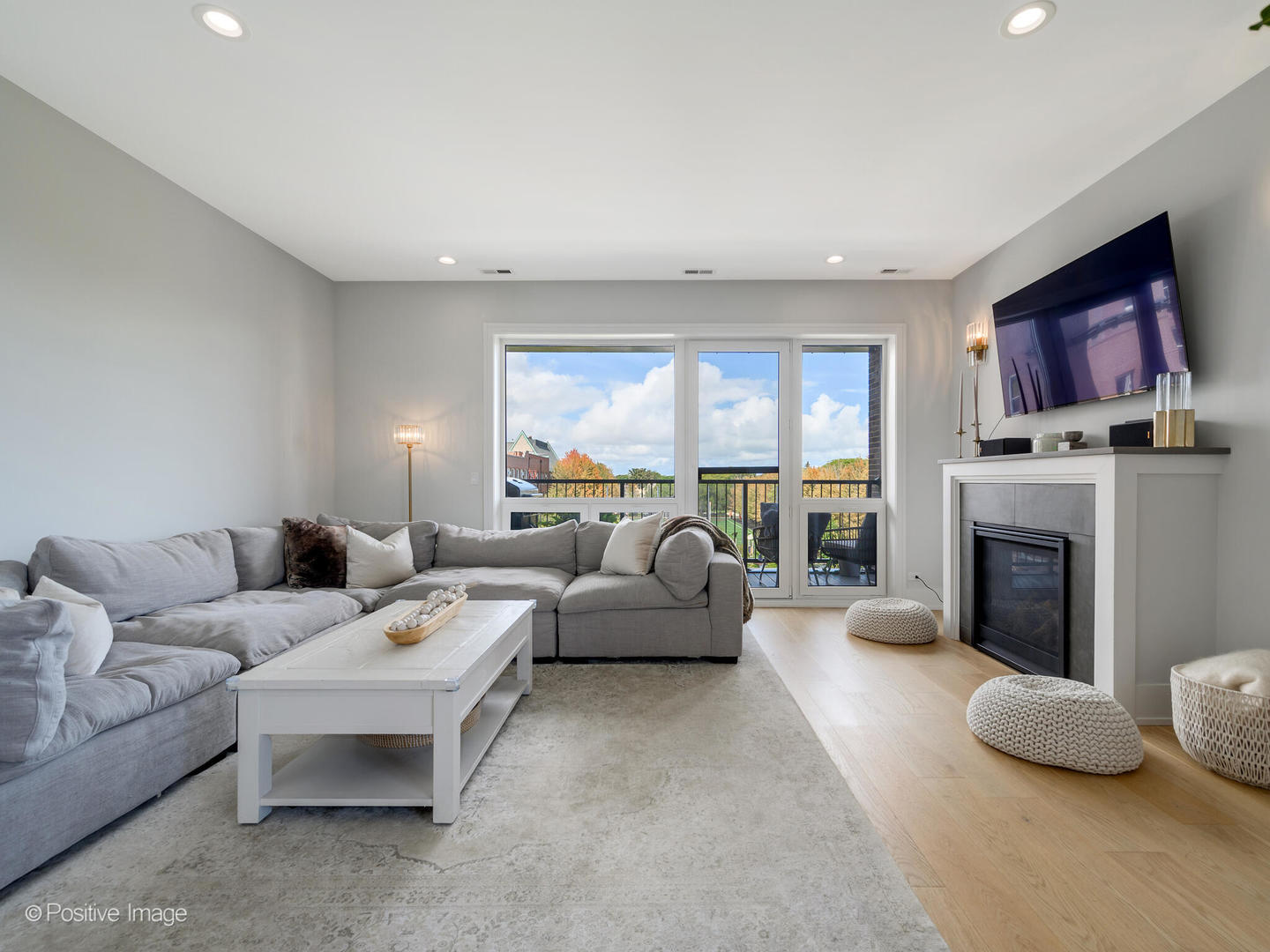 1511 West Irving Park Road, Unit 4E Chicago, IL 60613 - Photo 3 of 24 Gallery Image 3