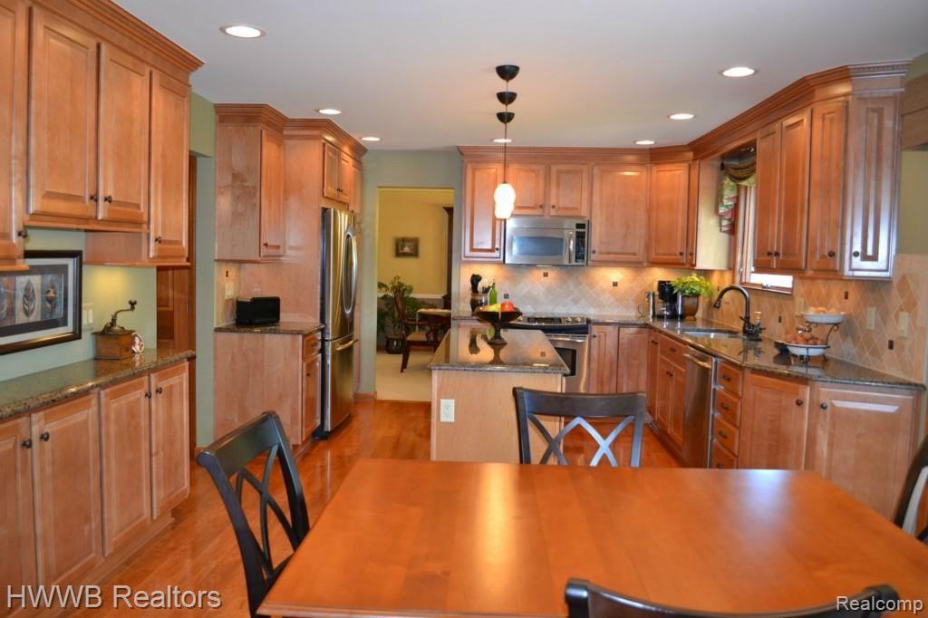 Breakfast Room to Kitchen