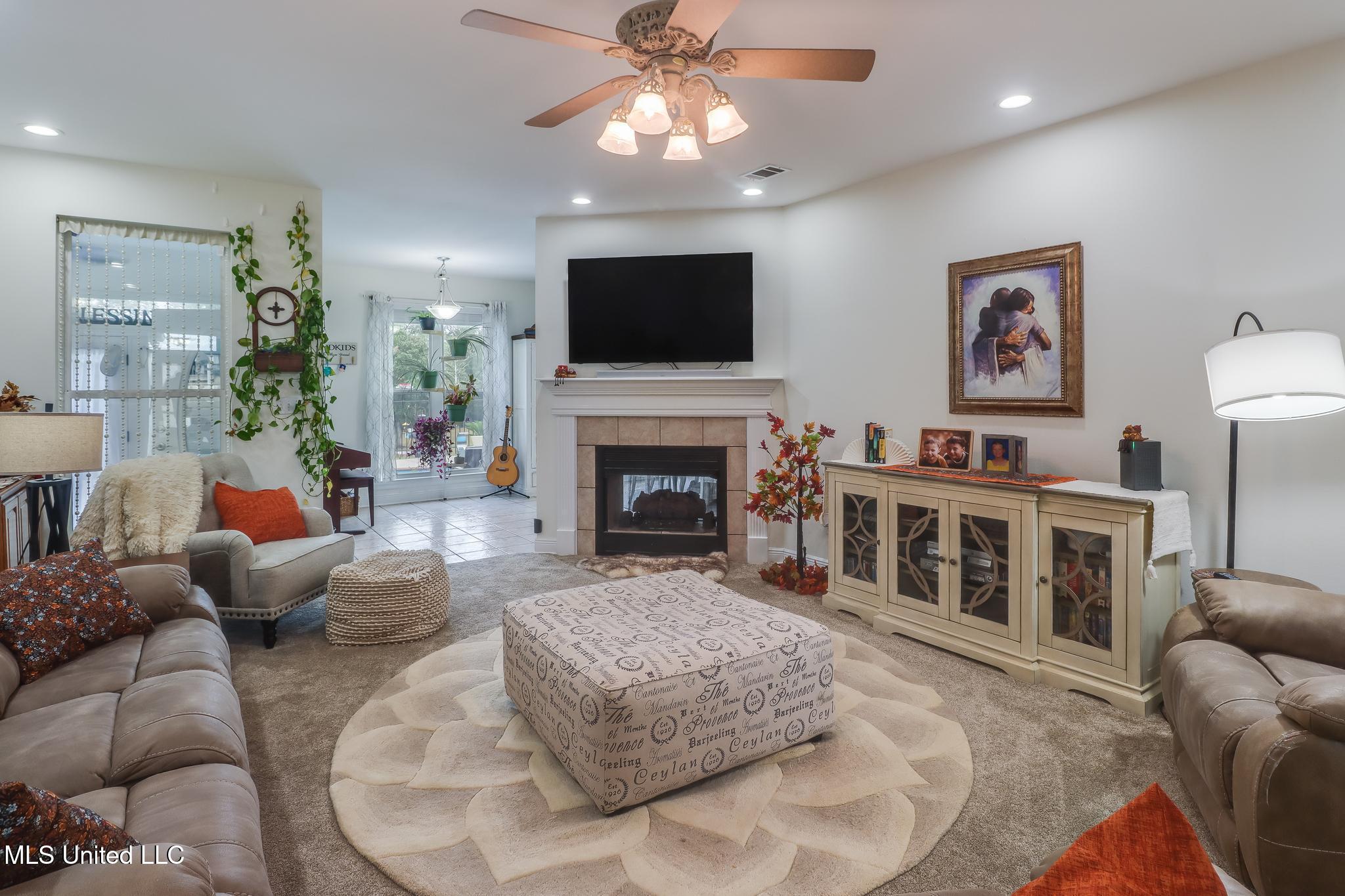 5045 Silver Ridge Road Kiln, MS 39556 - Photo 7 of 33 Living room