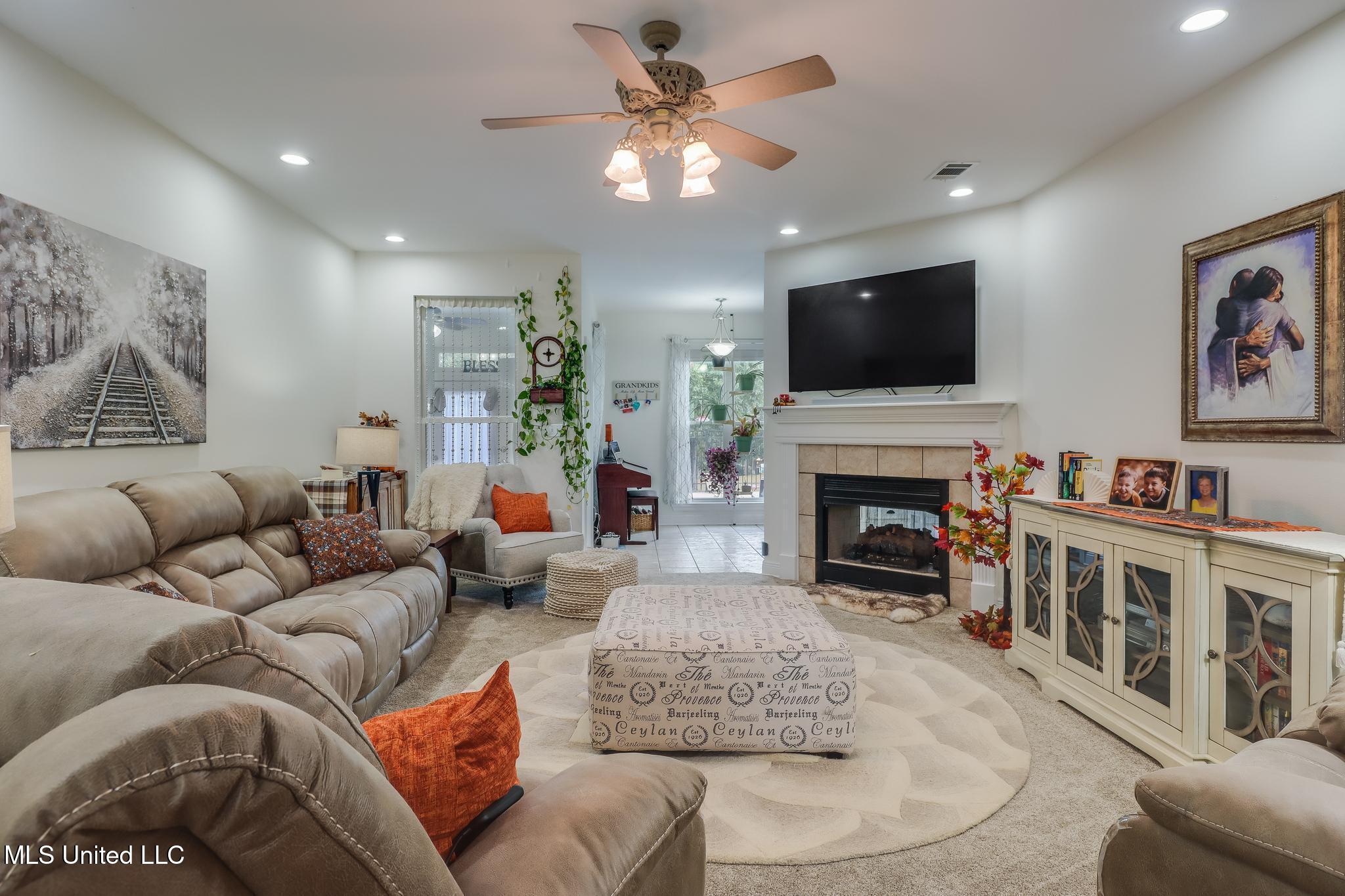 5045 Silver Ridge Road Kiln, MS 39556 - Photo 8 of 33 Living room