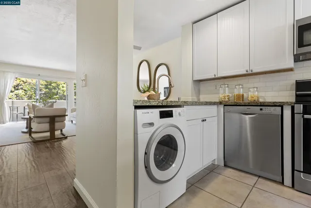 a view of living room with washer and dryer