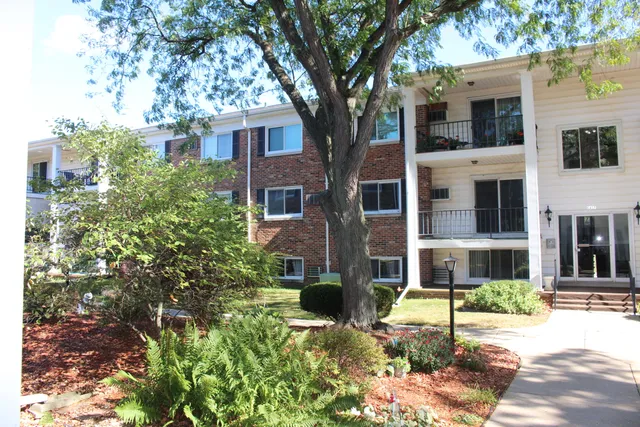 $89,900 | 806 West Michigan Avenue, Unit 32, Jackson, MI 49202