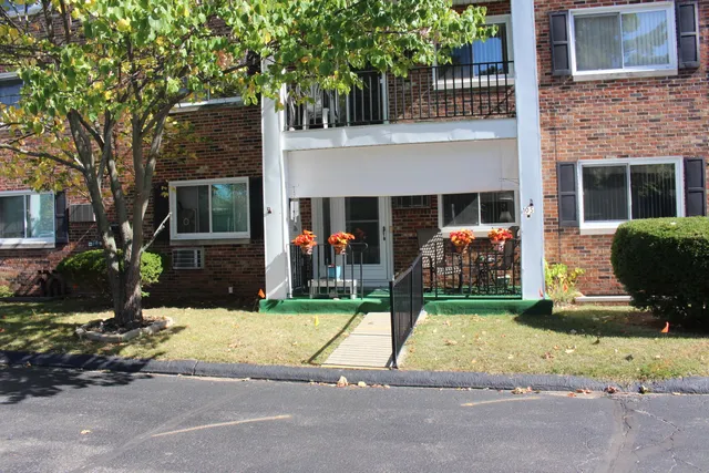 $89,900 | 806 West Michigan Avenue, Unit 32, Jackson, MI 49202
