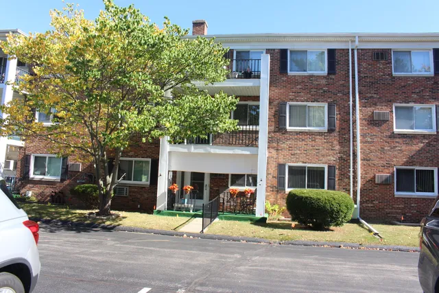$89,900 | 806 West Michigan Avenue, Unit 32, Jackson, MI 49202
