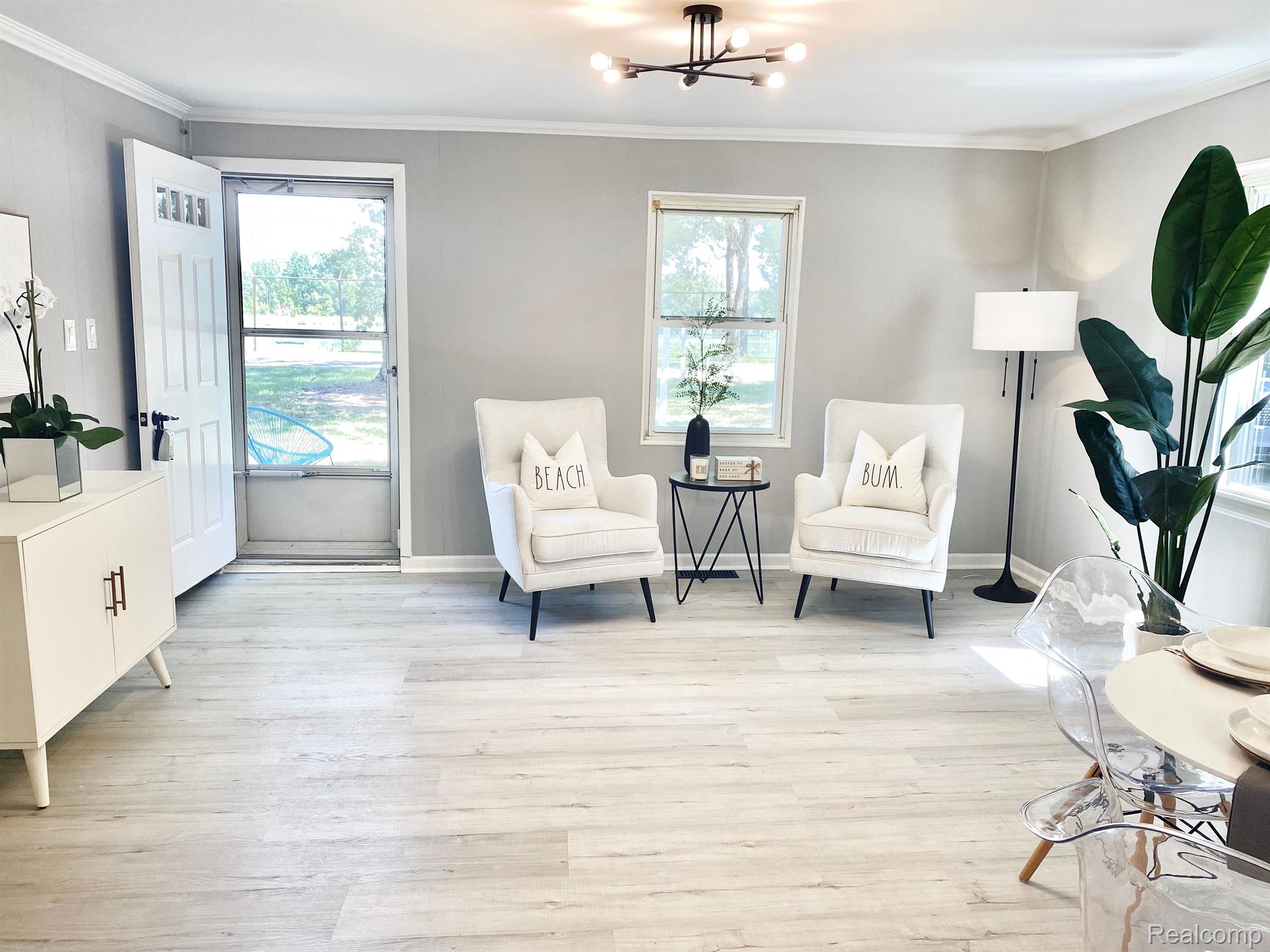 196 Crescent Road Waterford, MI 48327 - Photo 6 of 21 Gallery Image 6