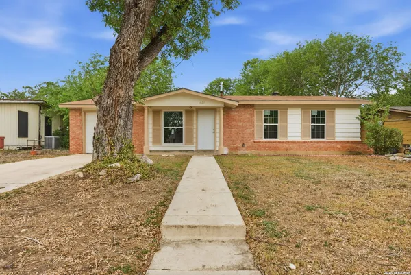 $186,000 | 221 Park, Universal City, TX 78148