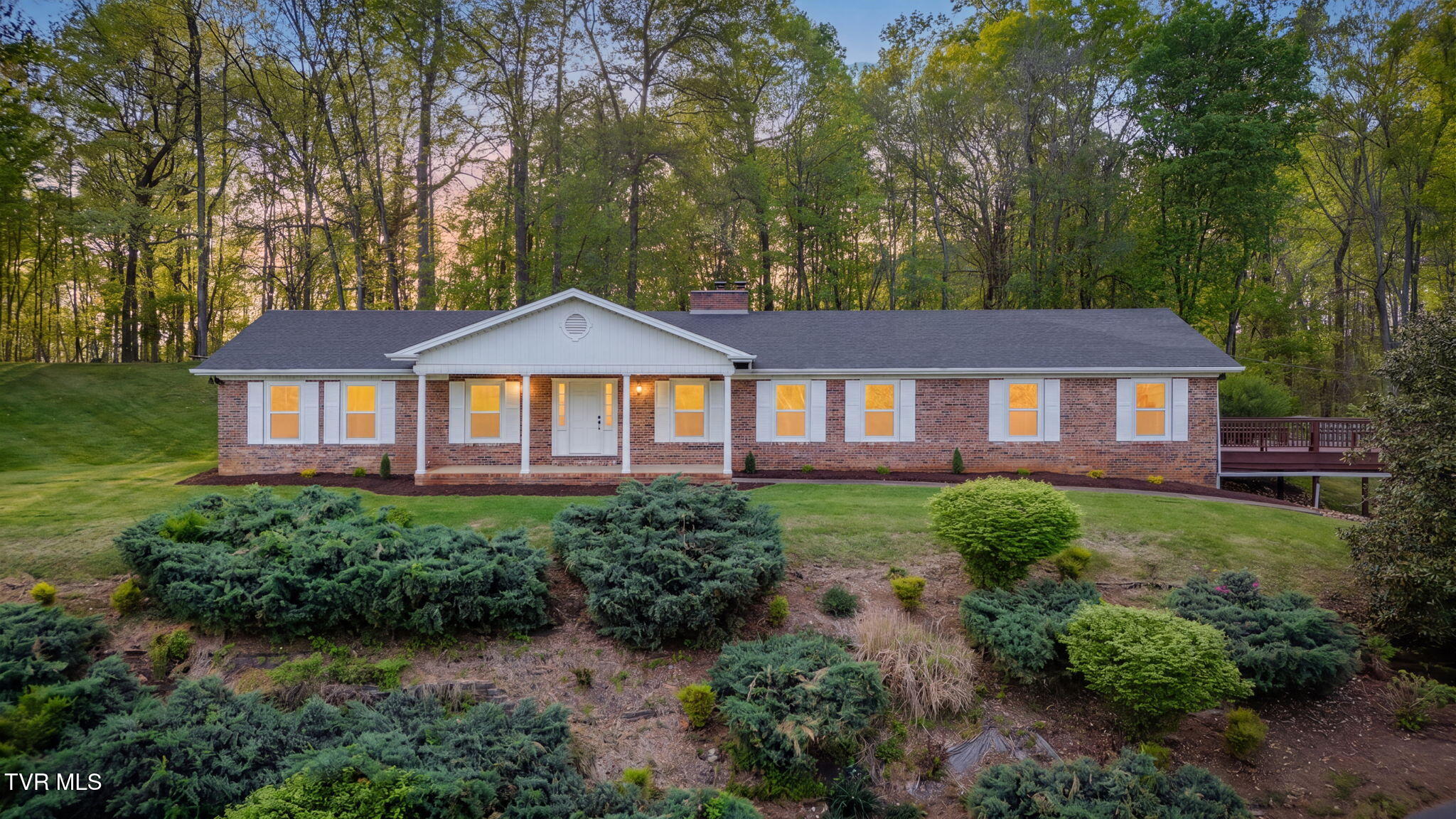 512 Hidden Valley Road Kingsport, TN 37663 - Photo 1 of 55 101a