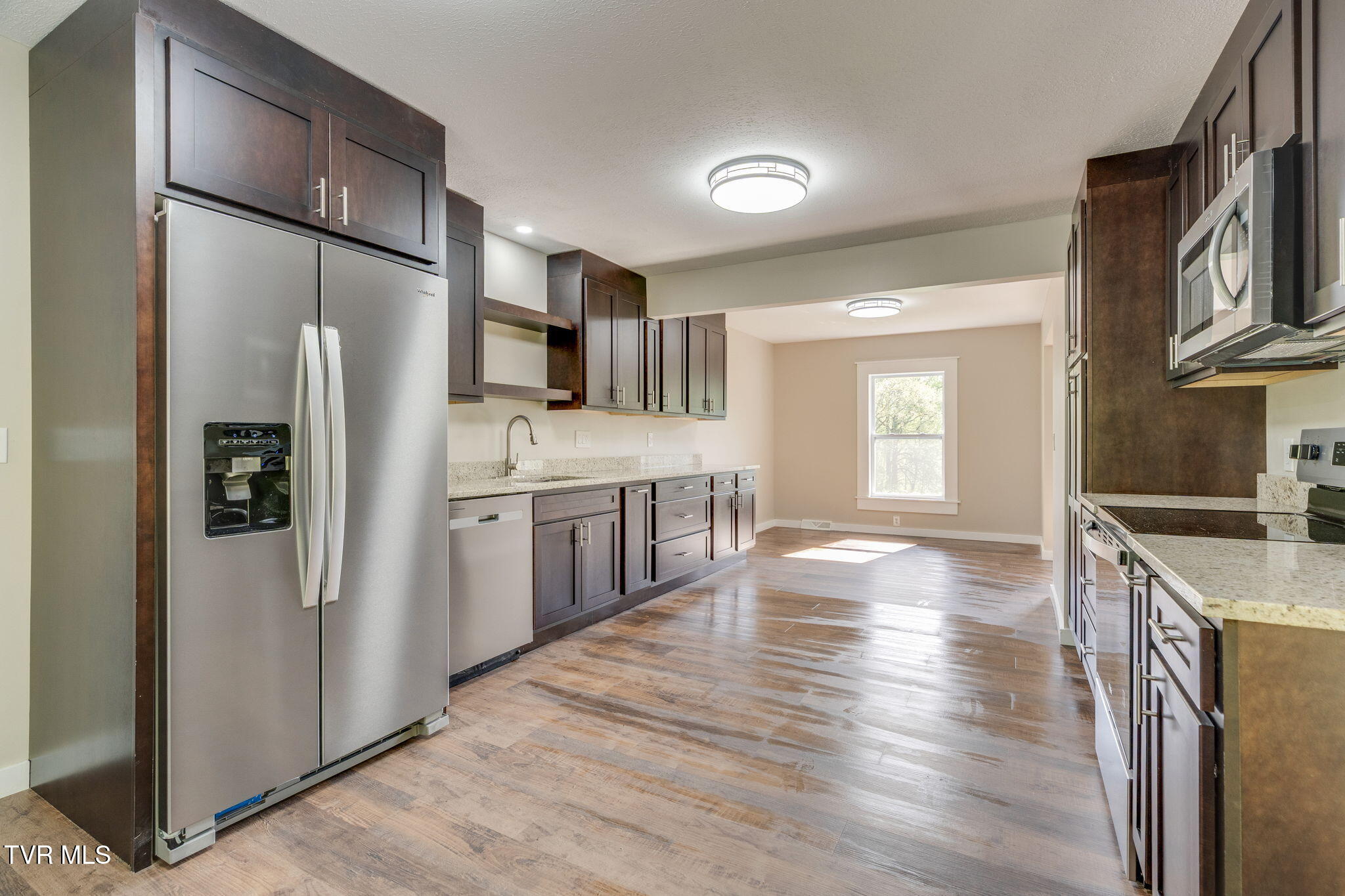 512 Hidden Valley Road Kingsport, TN 37663 - Photo 12 of 55 011