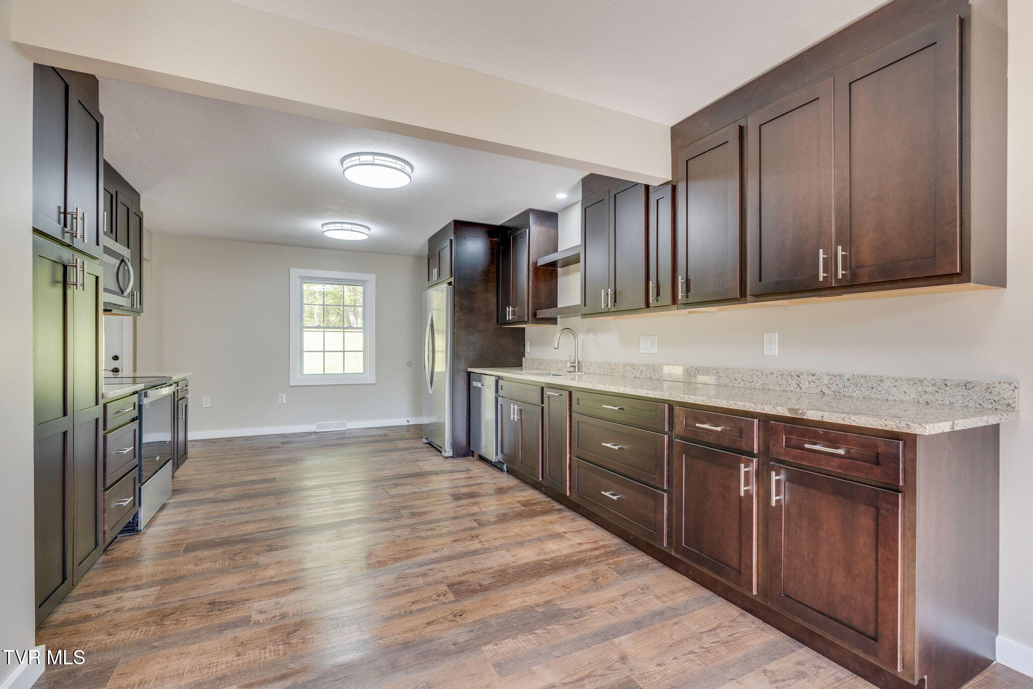 512 Hidden Valley Road Kingsport, TN 37663 - Photo 14 of 55 013