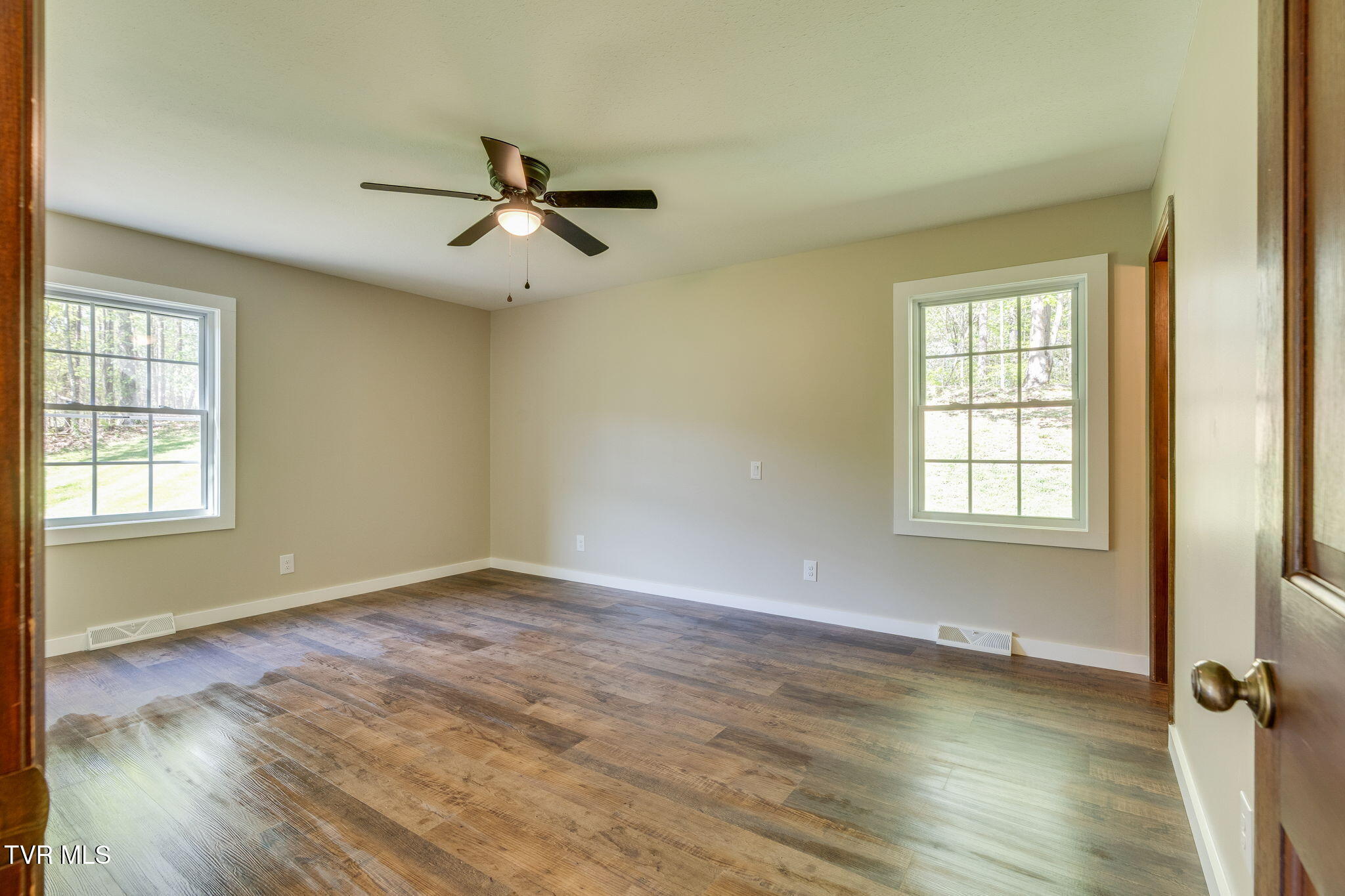 512 Hidden Valley Road Kingsport, TN 37663 - Photo 16 of 55 015