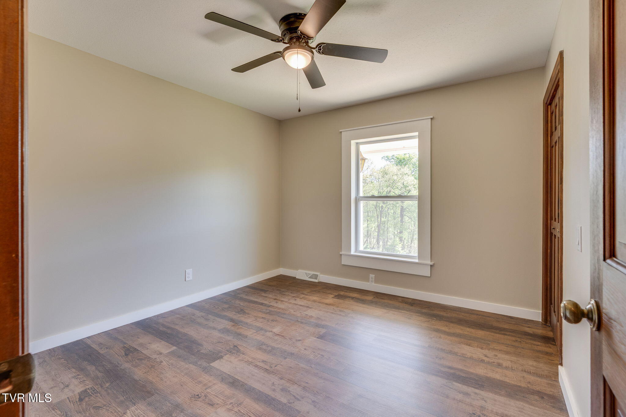 512 Hidden Valley Road Kingsport, TN 37663 - Photo 23 of 55 022