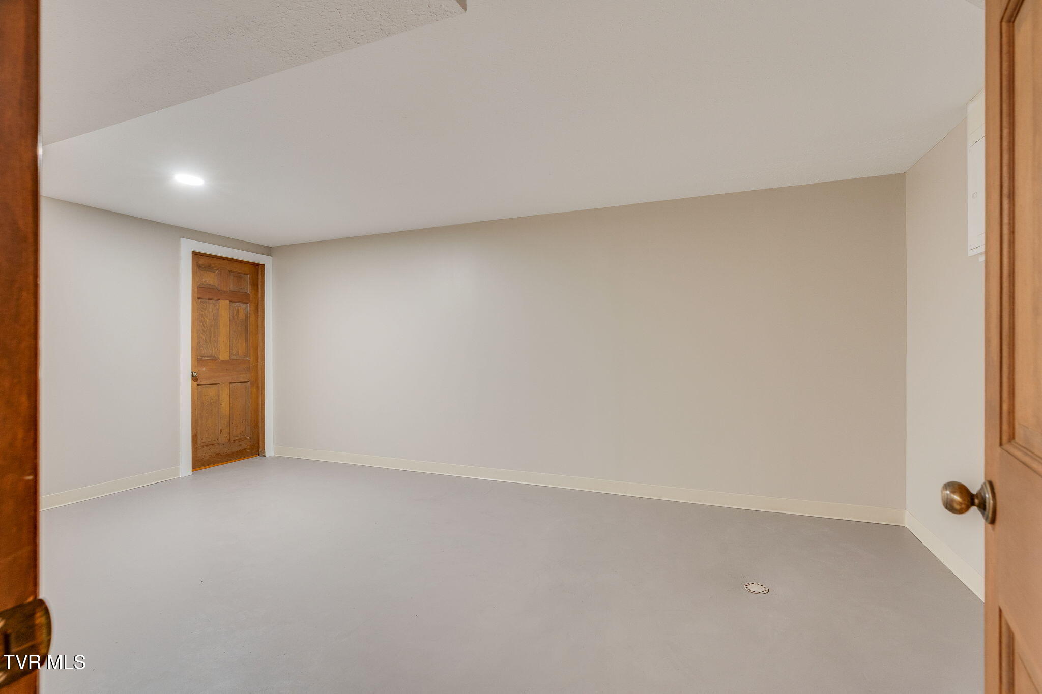 512 Hidden Valley Road Kingsport, TN 37663 - Photo 33 of 55 032
