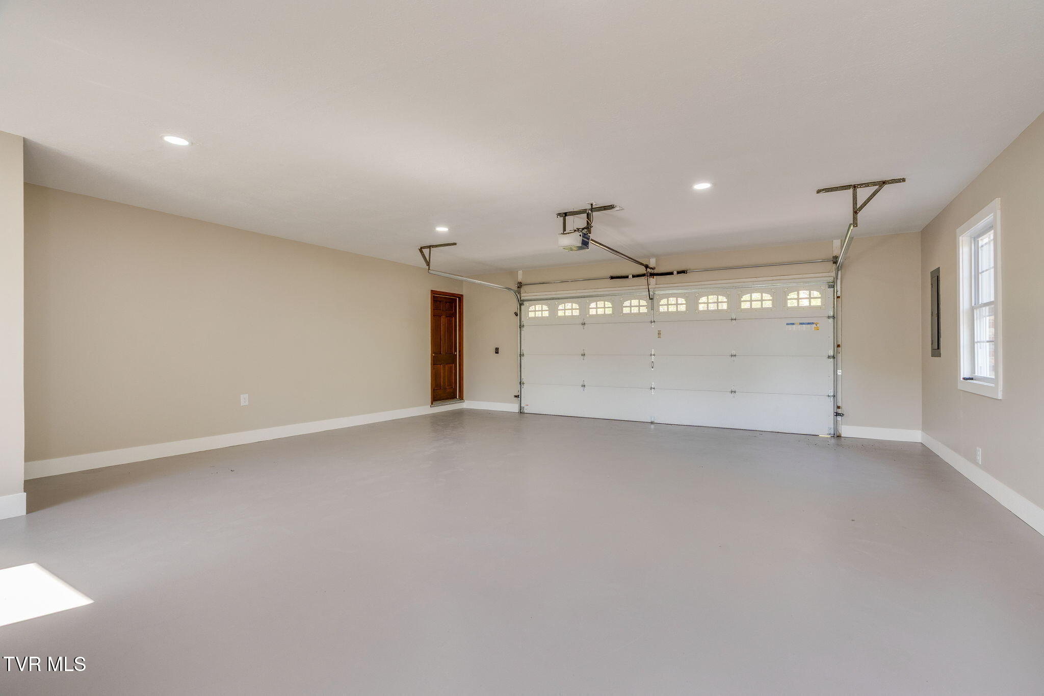 512 Hidden Valley Road Kingsport, TN 37663 - Photo 37 of 55 036