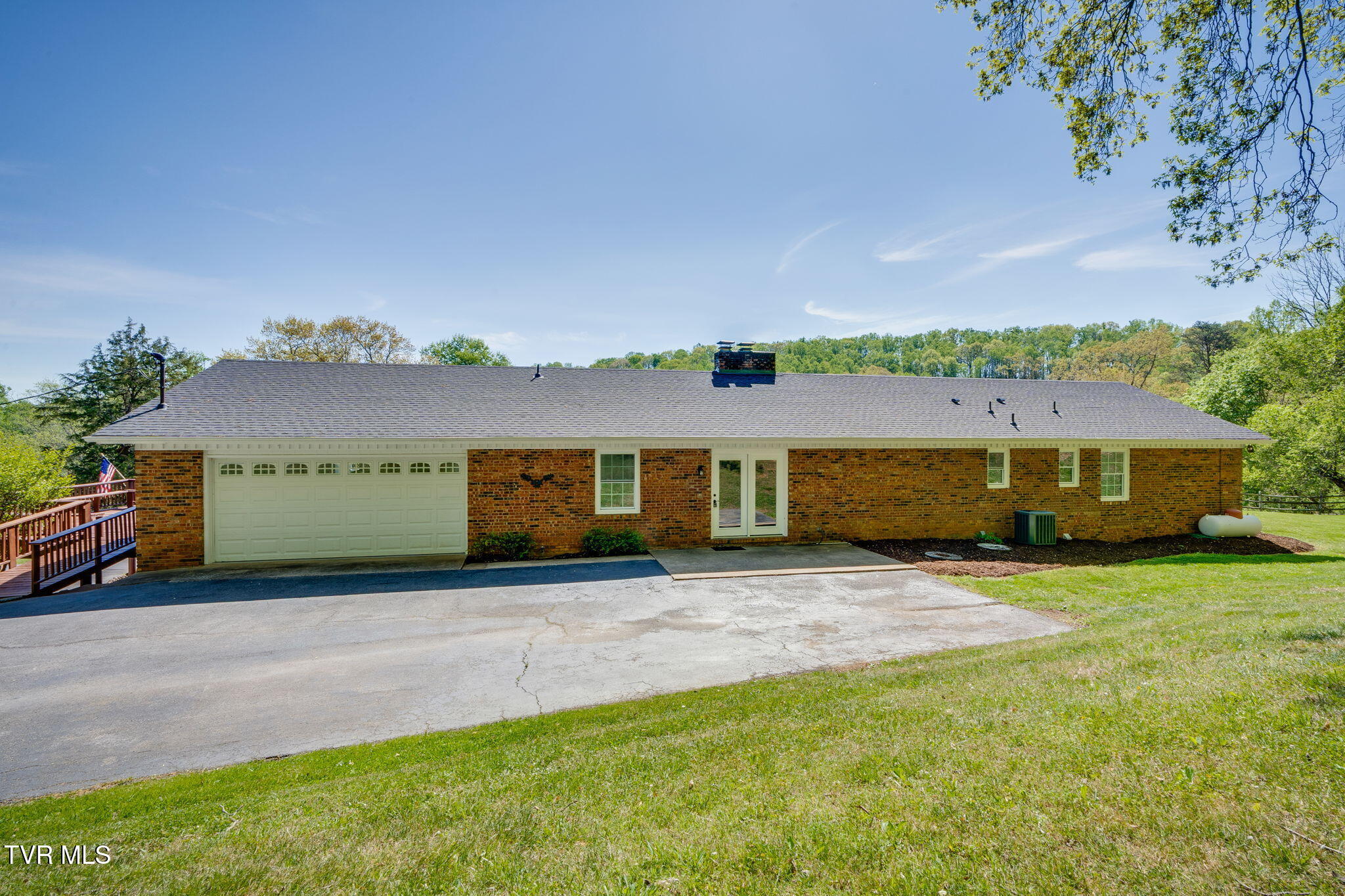 512 Hidden Valley Road Kingsport, TN 37663 - Photo 39 of 55 042