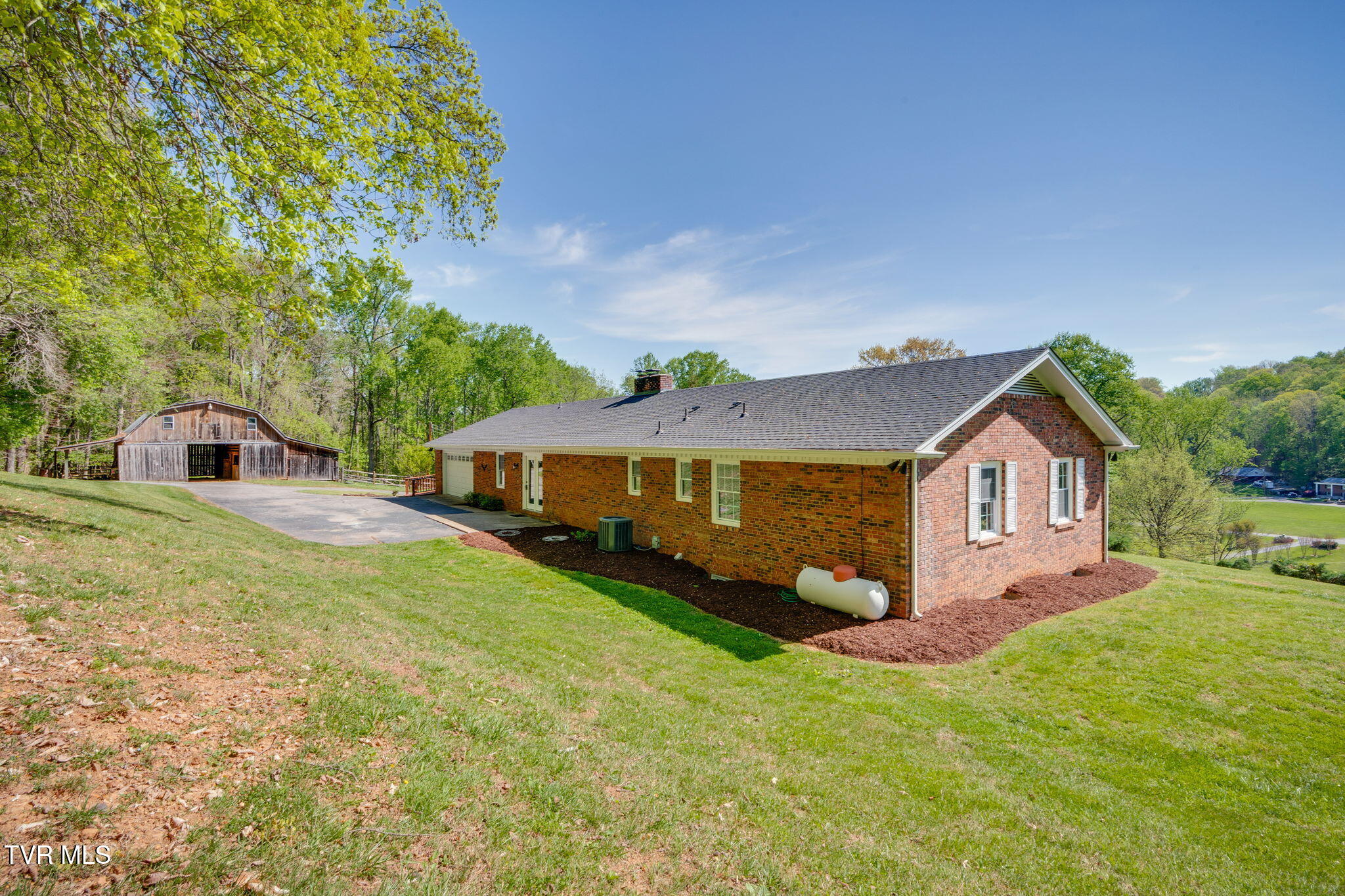 512 Hidden Valley Road Kingsport, TN 37663 - Photo 40 of 55 043 (2)