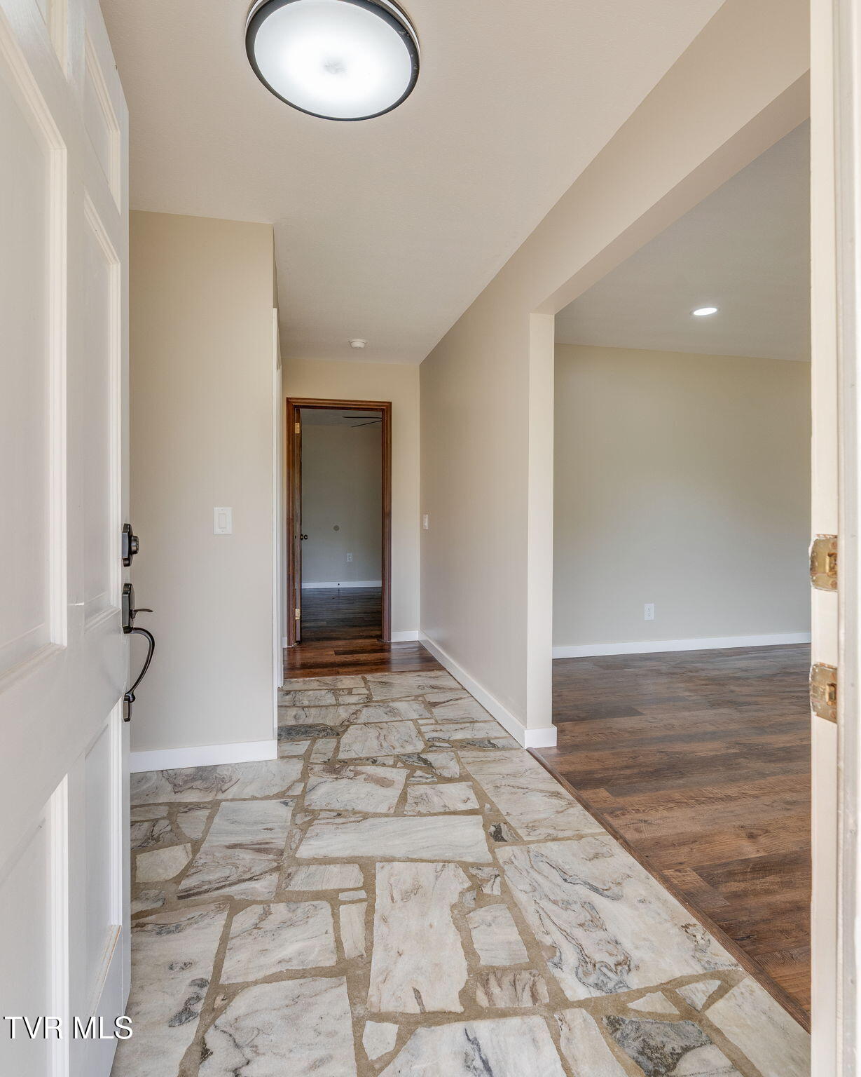 512 Hidden Valley Road Kingsport, TN 37663 - Photo 4 of 55 003