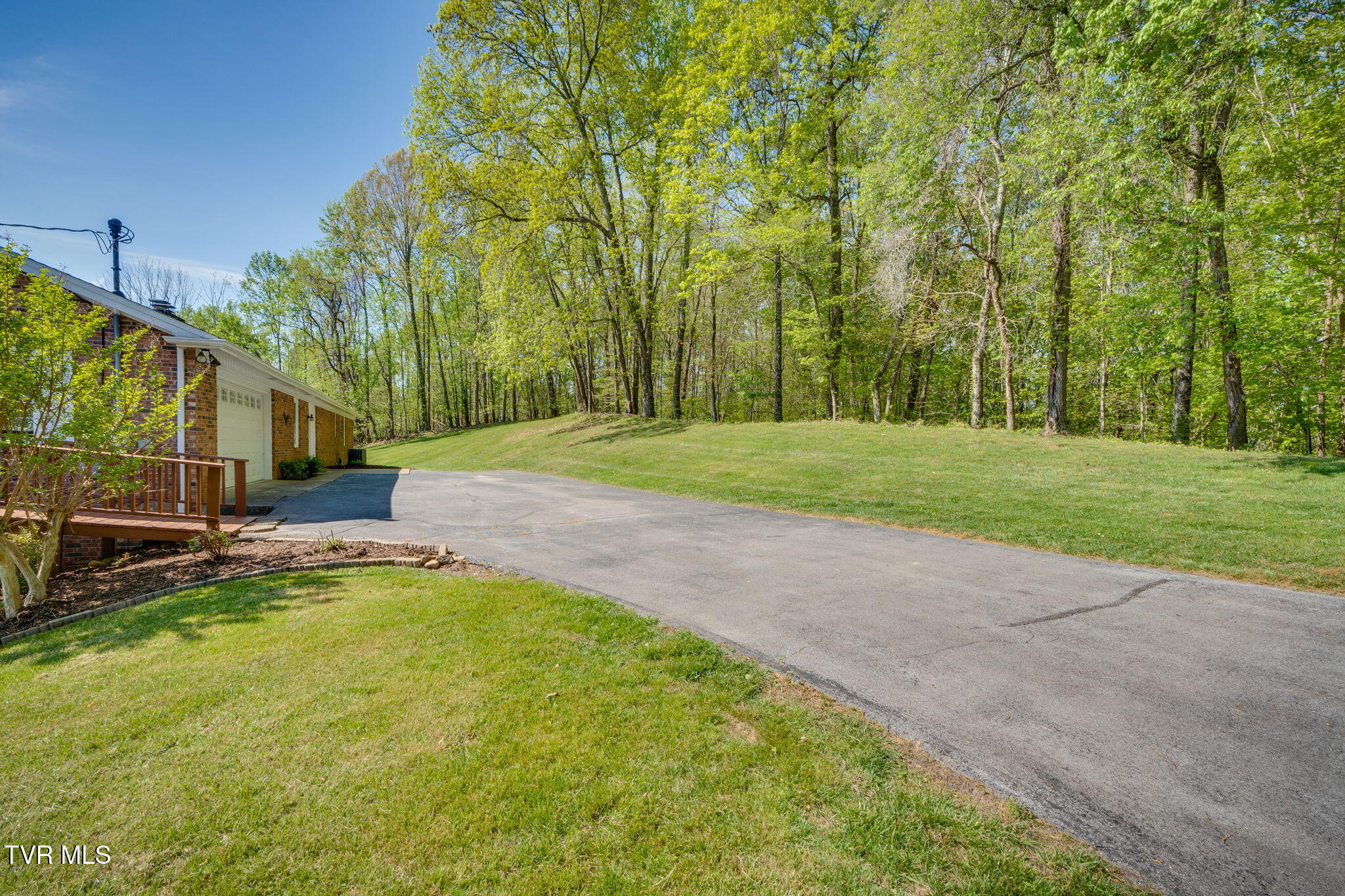 512 Hidden Valley Road Kingsport, TN 37663 - Photo 42 of 55 040