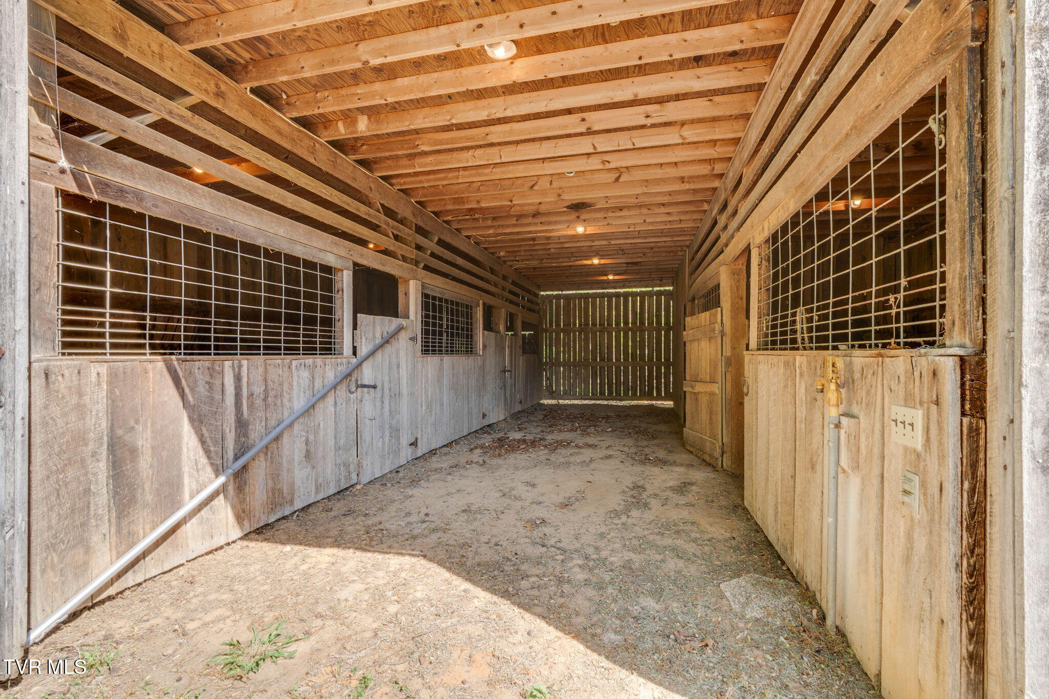 512 Hidden Valley Road Kingsport, TN 37663 - Photo 46 of 55 045