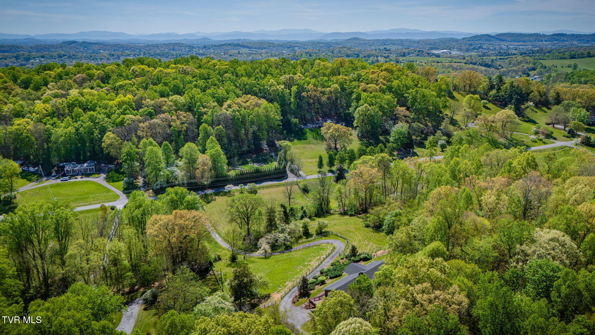 512 Hidden Valley Road Kingsport, TN 37663 - Photo 49 of 55 107