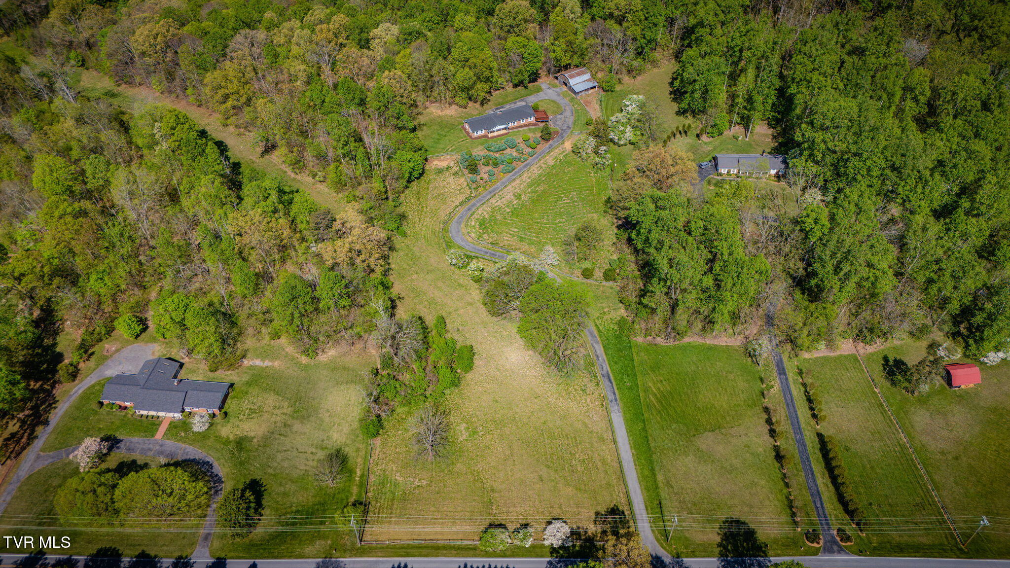 512 Hidden Valley Road Kingsport, TN 37663 - Photo 52 of 55 104