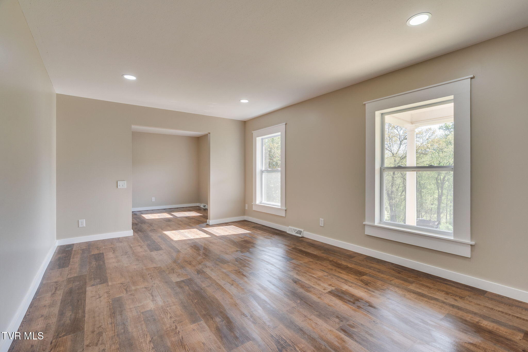 512 Hidden Valley Road Kingsport, TN 37663 - Photo 6 of 55 005
