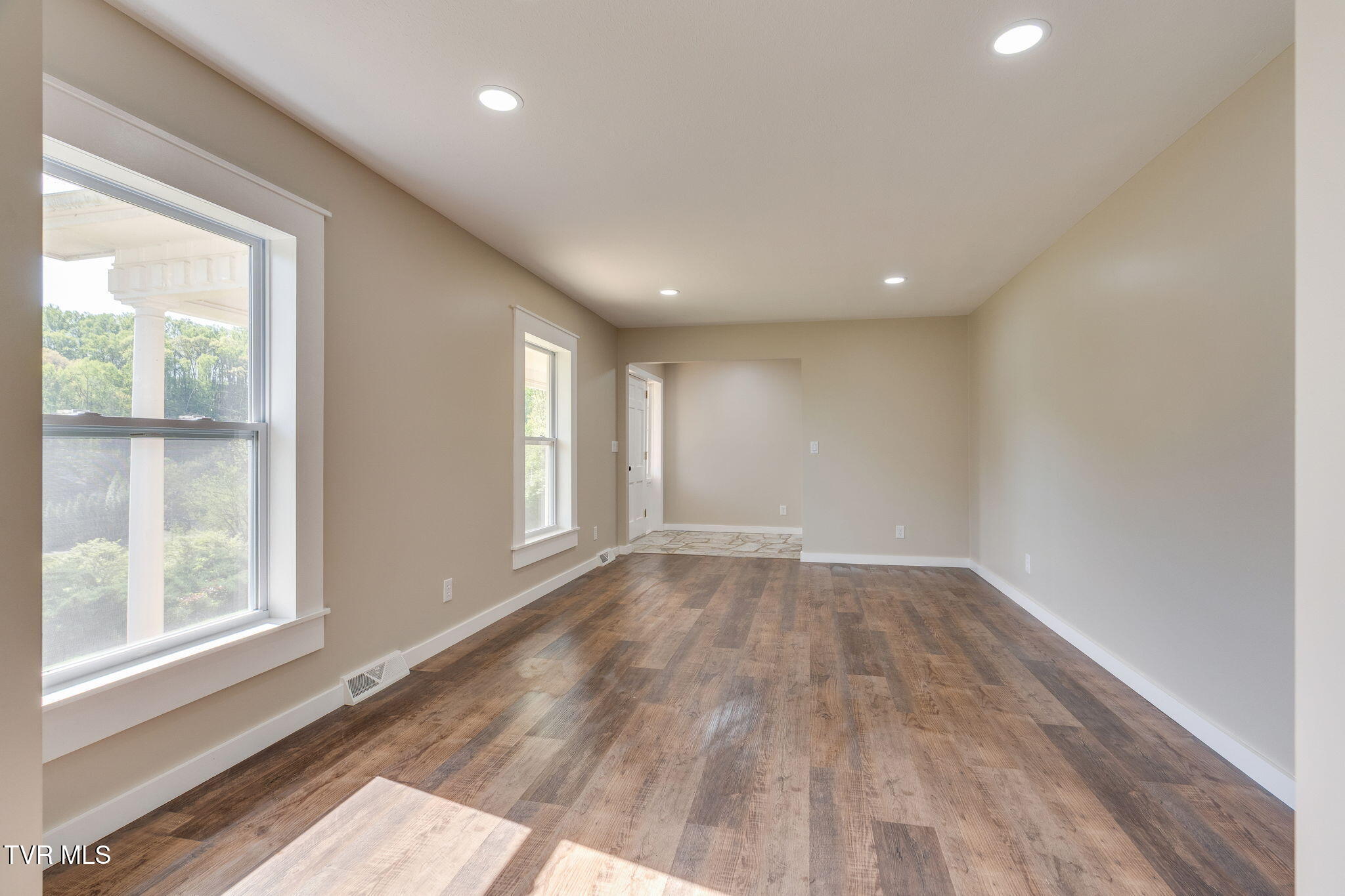 512 Hidden Valley Road Kingsport, TN 37663 - Photo 7 of 55 006