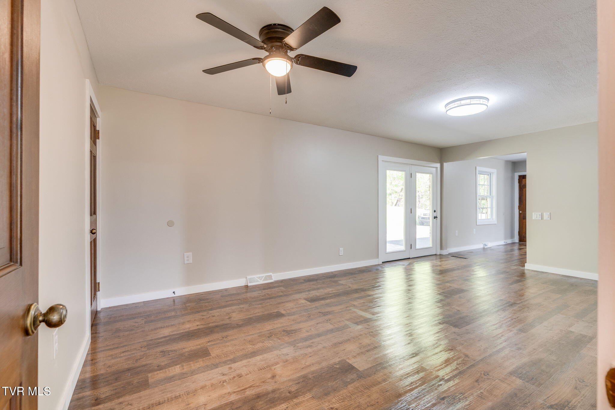 512 Hidden Valley Road Kingsport, TN 37663 - Photo 8 of 55 007