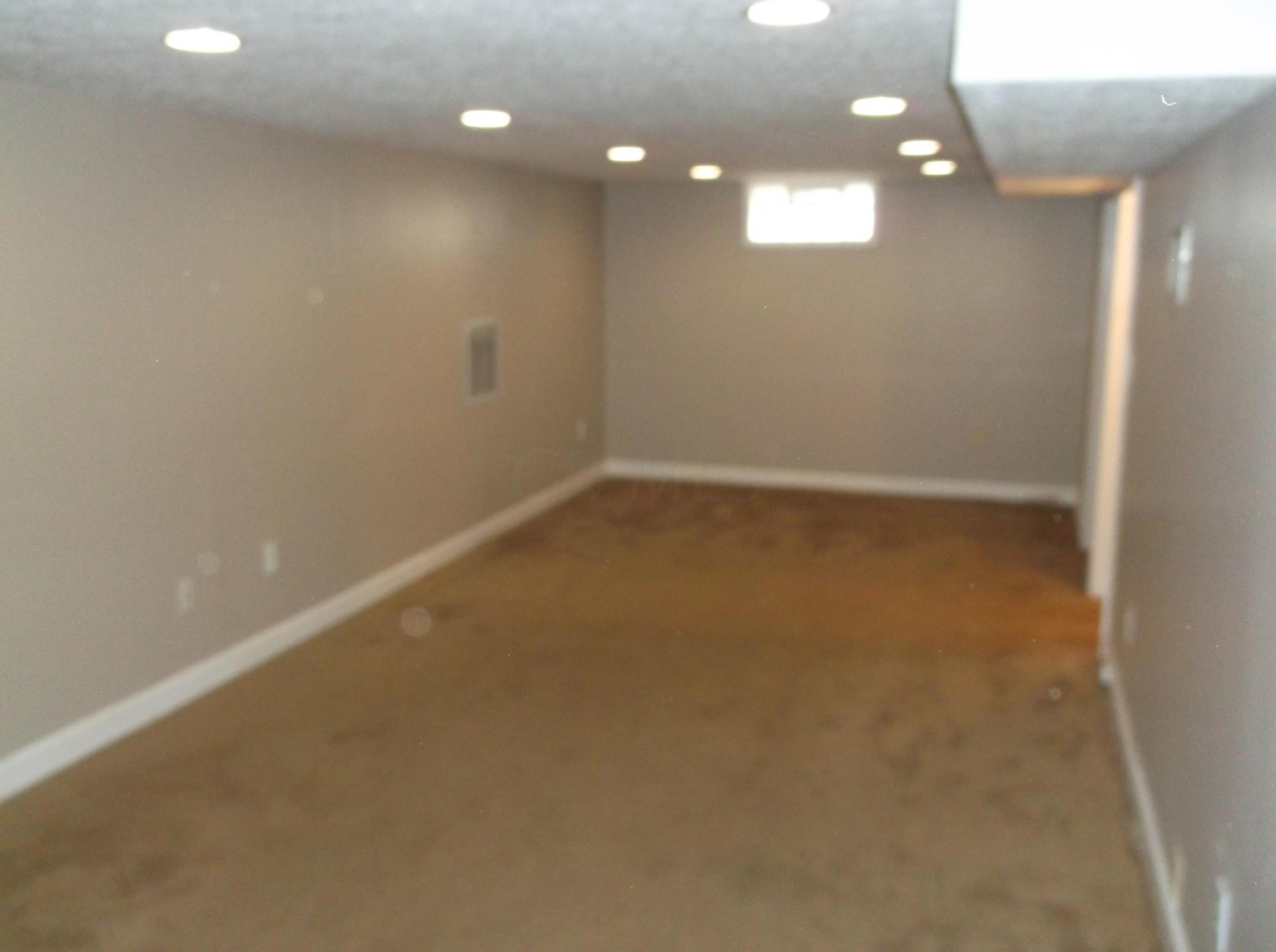 590 South James Road Columbus, OH 43213 - Photo 14 of 17