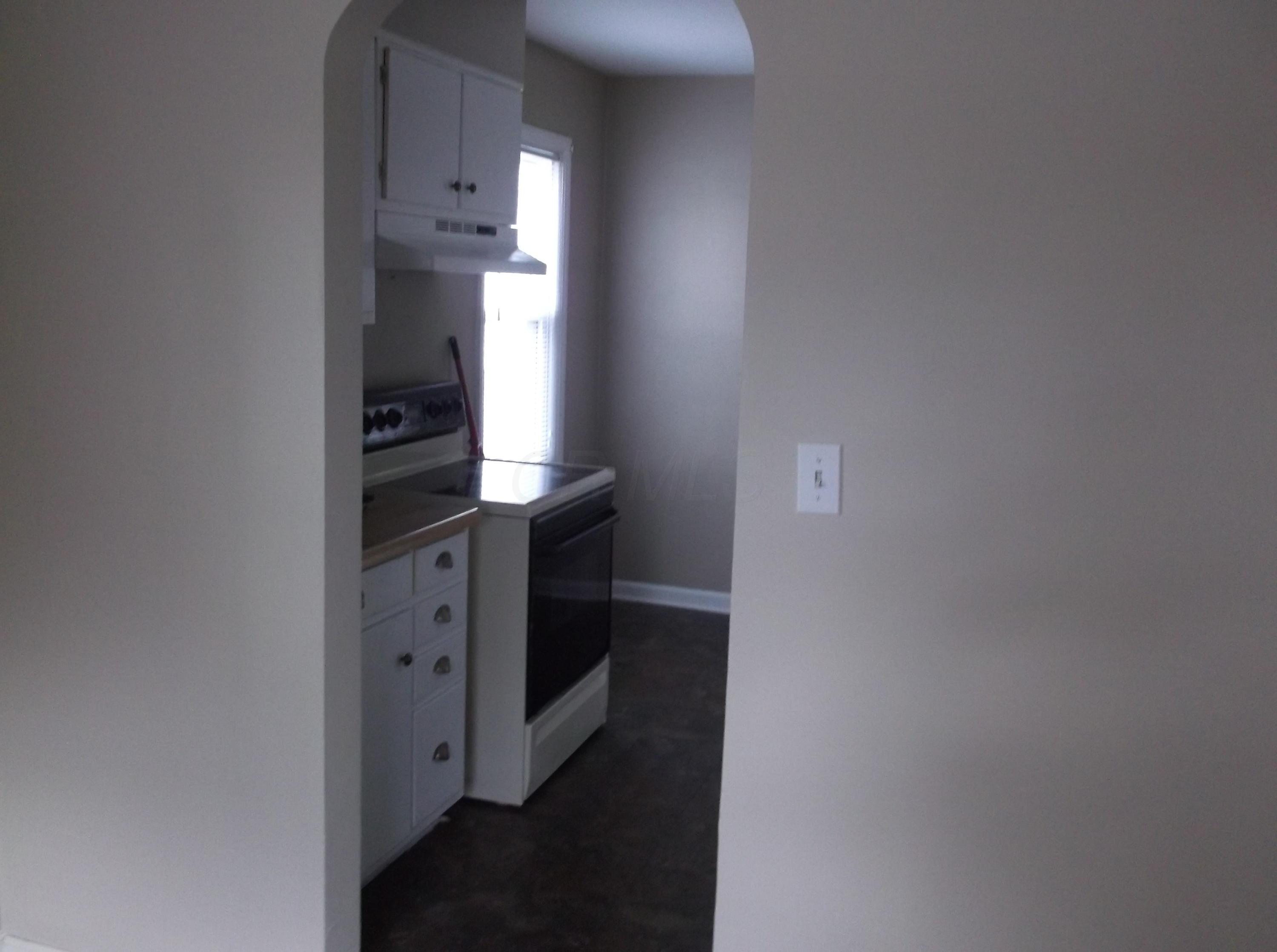 590 South James Road Columbus, OH 43213 - Photo 4 of 17