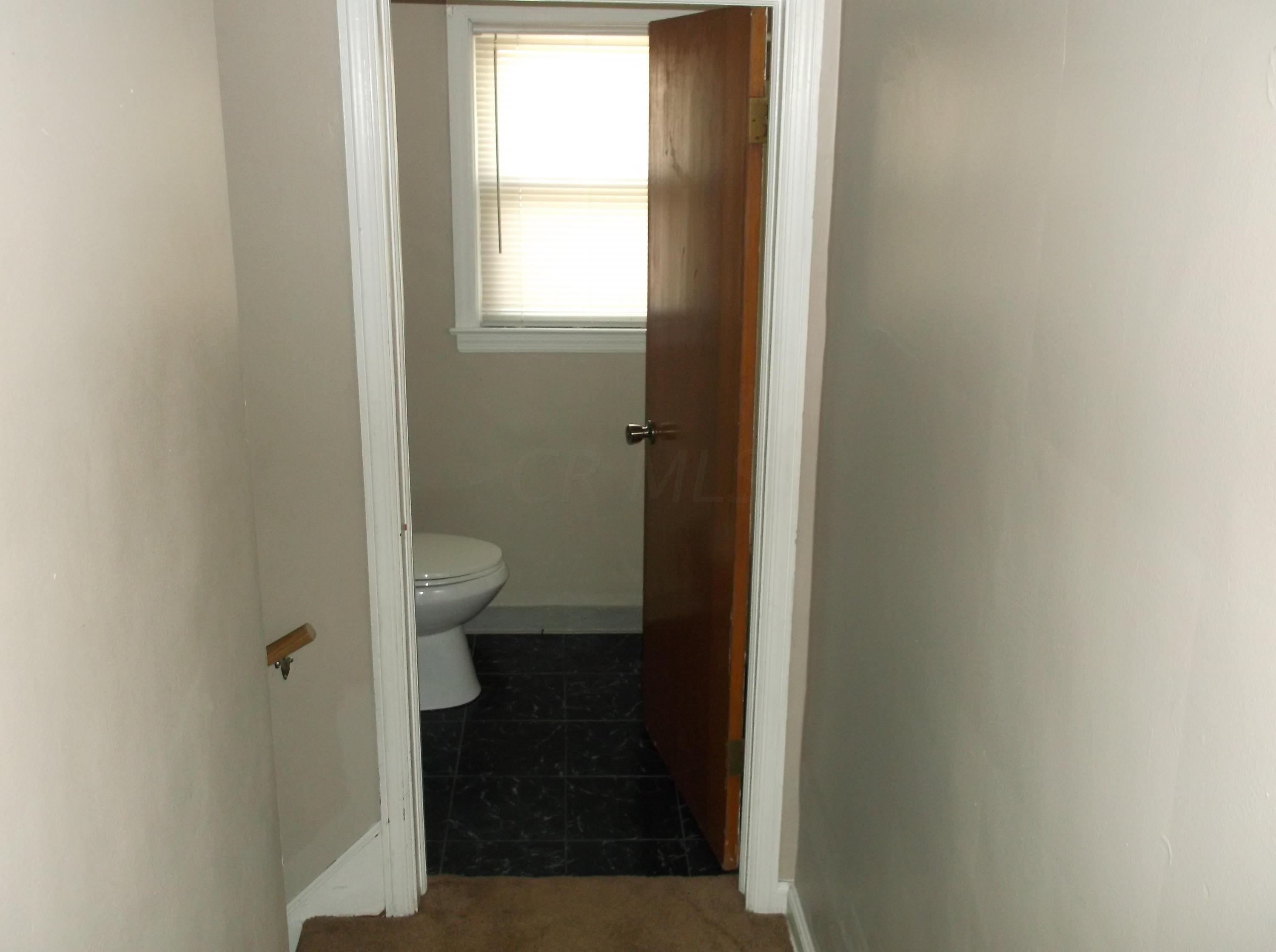 590 South James Road Columbus, OH 43213 - Photo 8 of 17